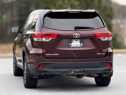 Used 2019 Toyota Highlander XLE image 4