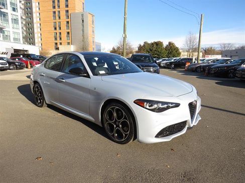 Used 2024 Alfa Romeo Giulia Ti image 5