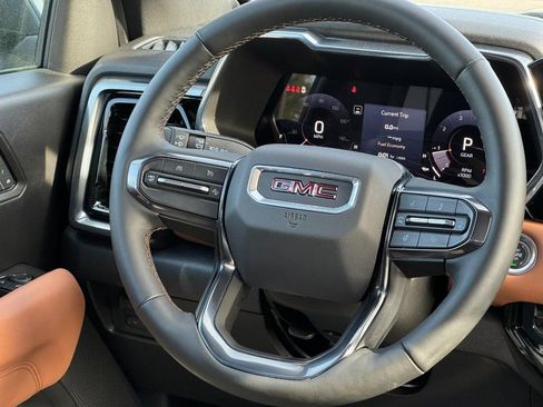 Certified 2025 GMC Canyon AT4 w/ AT4 Premium Package AWD/4WD image 12