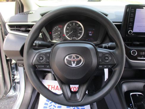 Used 2022 Toyota Corolla LE image 11