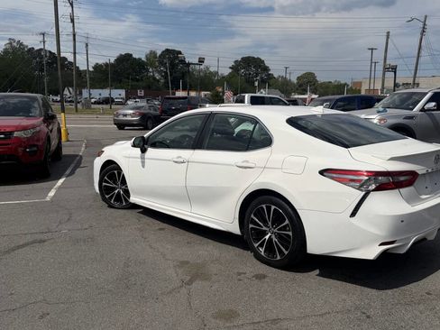 Used 2019 Toyota Camry SE image 7
