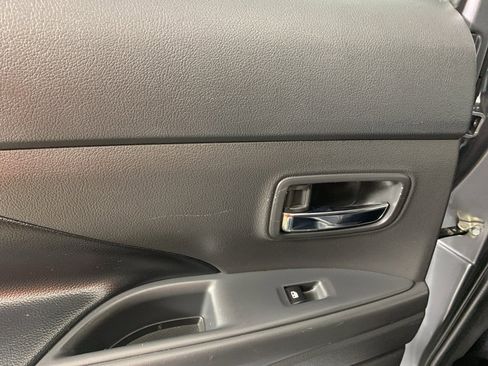 Used 2018 Mitsubishi Outlander SEL image 29