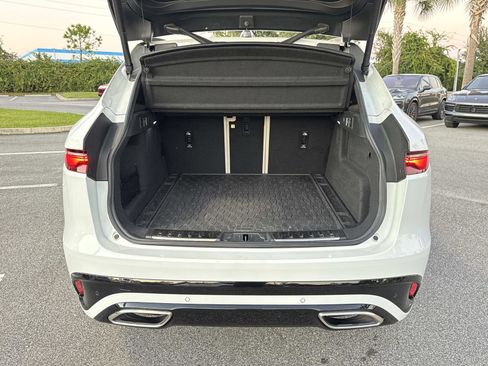 Used 2023 Jaguar F-PACE R-Dynamic S image 11
