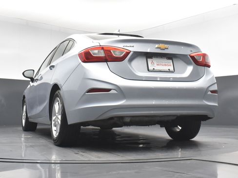 Used 2017 Chevrolet Cruze LT image 25