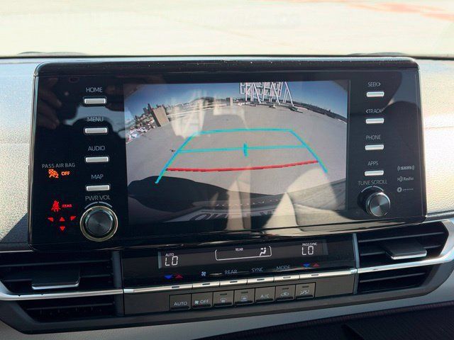 Used 2023 Toyota Sienna LE FWD image 16