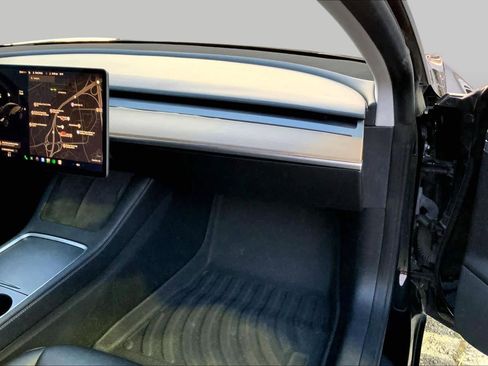 Used 2021 Tesla Model 3 Standard Range Plus RWD image 17