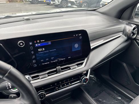 Used 2025 Chevrolet Equinox LT FWD image 17