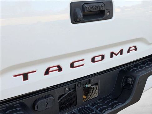 Used 2020 Toyota Tacoma TRD Off-Road image 9