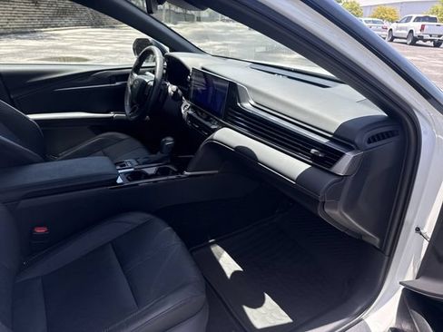 Used 2025 Toyota Camry XSE FWD image 18