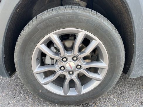 Used 2024 GMC Terrain SLT image 9