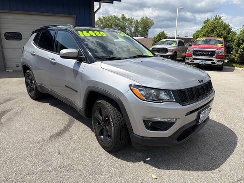 Used 2019 Jeep Compass Latitude AWD/4WD image 3