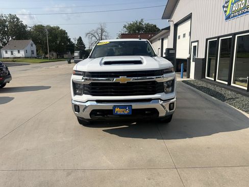 Used 2024 Chevrolet Silverado 2500 LT w/ Convenience Package AWD/4WD image 2