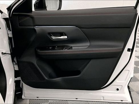 New 2026 Nissan Kicks SR AWD/4WD image 36
