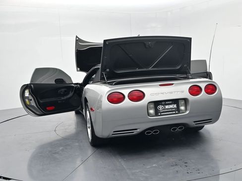 Used 2004 Chevrolet Corvette Convertible w/ Preferred Equipment Group RWD image 56