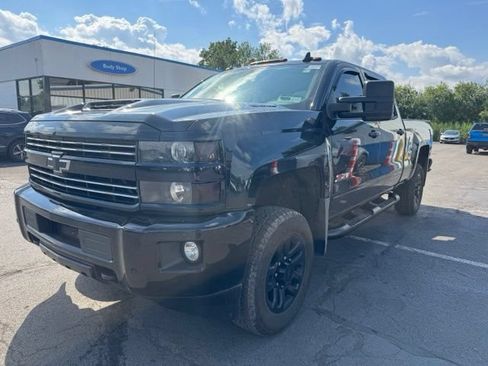 Used 2018 Chevrolet Silverado 2500 LT w/ Midnight Edition AWD/4WD image 6