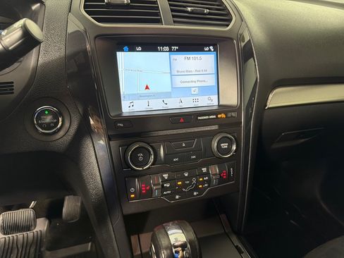 Used 2018 Ford Explorer XLT w/ Equipment Group 202A AWD/4WD image 16