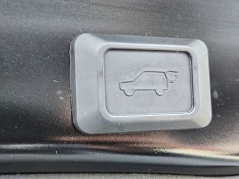 Used 2021 Toyota RAV4 Limited image 18