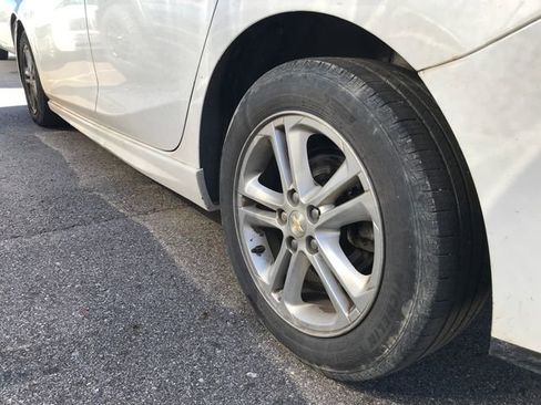 Used 2017 Chevrolet Cruze LT w/ RS Package image 12