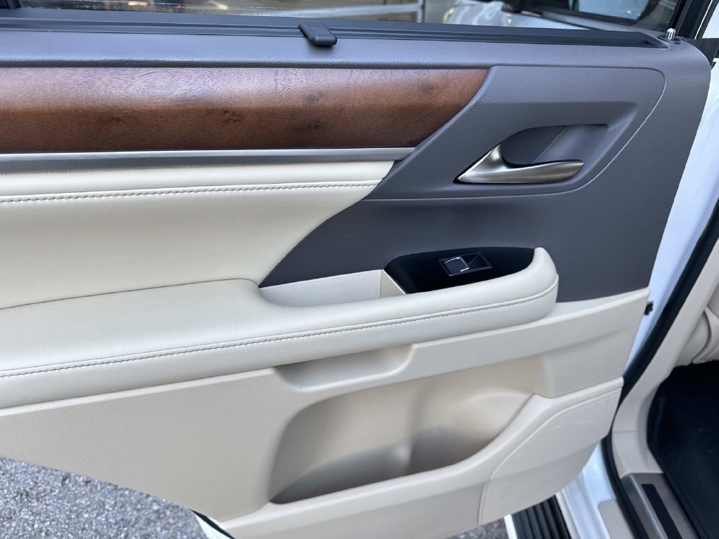 Used 2021 Lexus LX 570 4WD w/ Luxury Package image 11