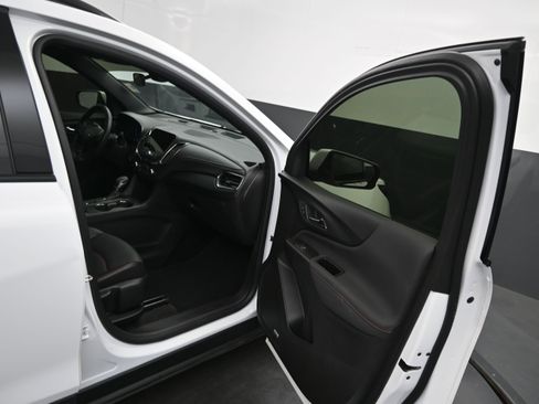 Used 2022 Chevrolet Equinox RS w/ RS Leather Package FWD image 11