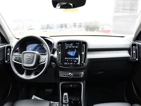 Certified 2025 Volvo XC40 B5 Plus image 19