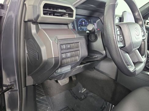 Certified 2025 Toyota Tacoma SR5 AWD/4WD image 12