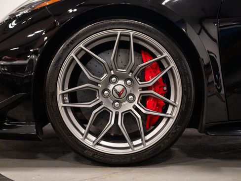 Used 2023 Chevrolet Corvette Z06 w/ Z07 Performance Package RWD image 7