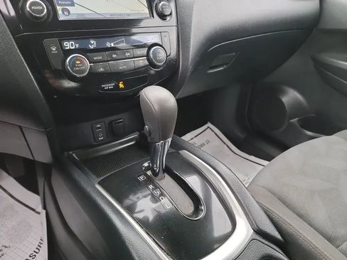 Used 2016 Nissan Rogue SV w/ SV Premium Package image 17