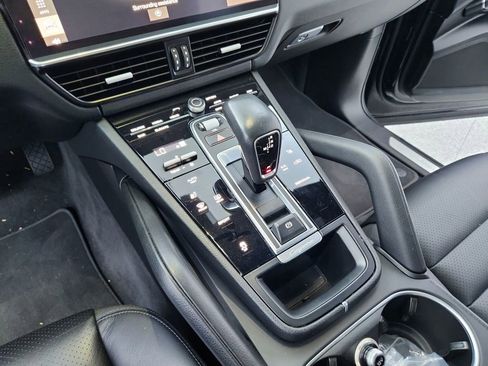 Used 2021 Porsche Cayenne w/ Driver Memory Package image 71