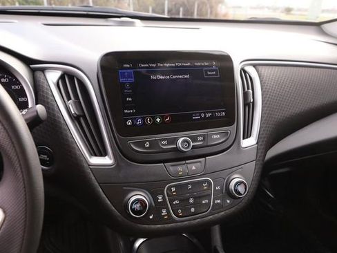 Used 2024 Chevrolet Malibu LT image 16