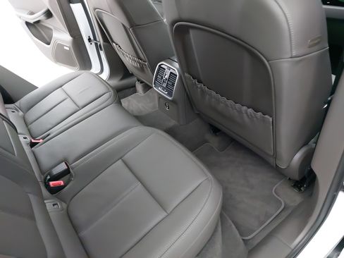 Used 2025 Porsche Macan image 13