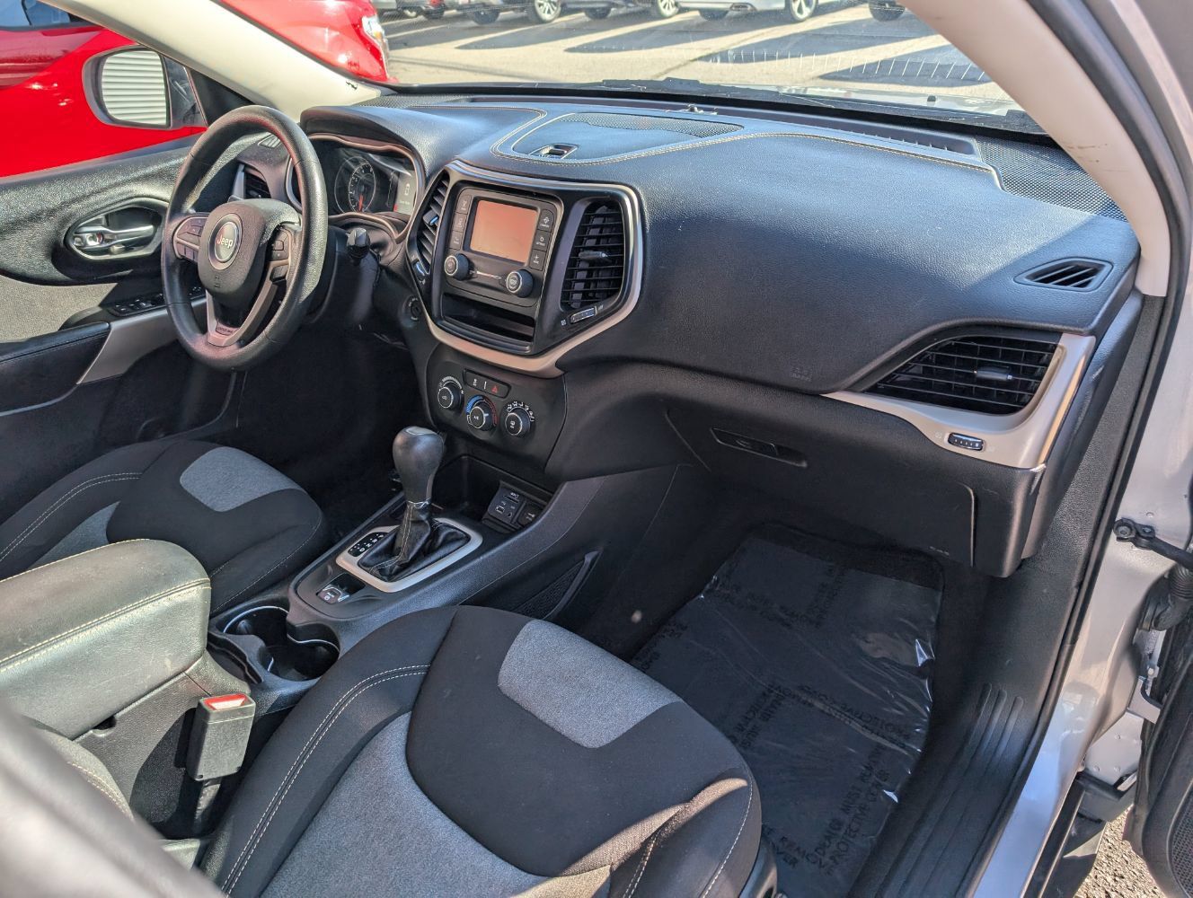 Used 2018 Jeep Cherokee Latitude FWD image 13