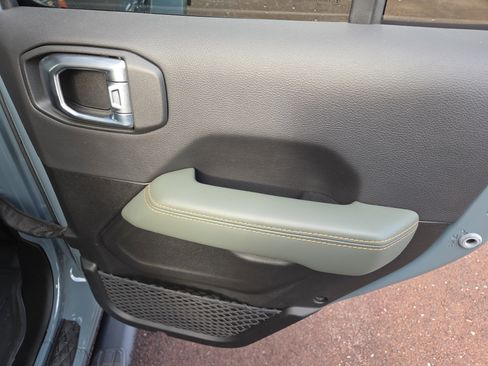 Used 2024 Jeep Gladiator Mojave image 19