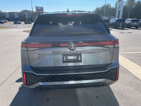 New 2026 Volkswagen Tiguan SE R-Line AWD/4WD image 4