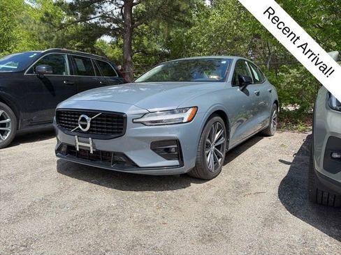 Certified 2022 Volvo S60 B5 Inscription AWD/4WD image 1