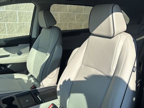 Used 2025 Honda Odyssey Touring image 32