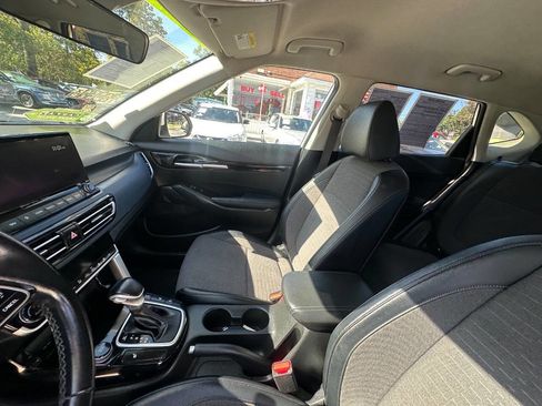 Used 2022 Kia Seltos Nightfall Edition image 12