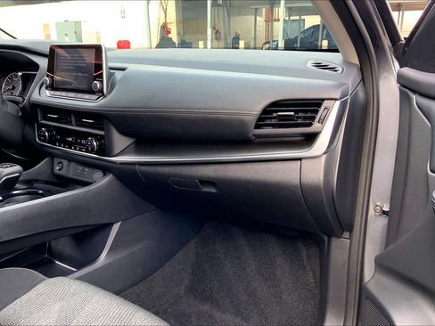 Used 2025 Nissan Rogue SV AWD/4WD image 18