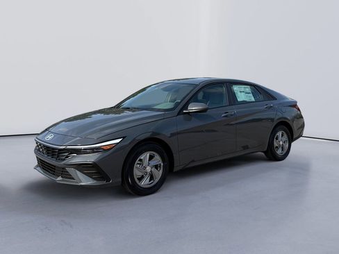 New 2026 Hyundai Elantra SE image 7