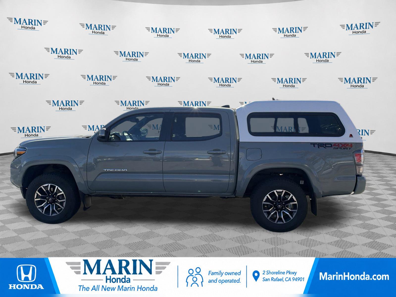 Used 2022 Toyota Tacoma TRD Sport w/ TRD Premium Sport Package AWD/4WD image 4