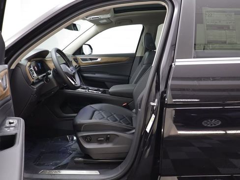 New 2026 Volkswagen Atlas SE w/ Panoramic Sunroof Package image 6