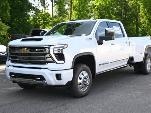 New 2026 Chevrolet Silverado 3500 High Country w/ Technology Package AWD/4WD image 5