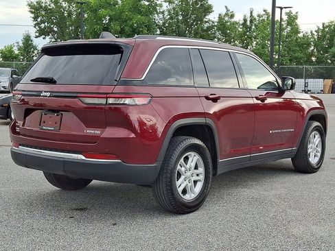 Used 2023 Jeep Grand Cherokee Laredo w/ Luxury Tech Group I AWD/4WD image 9