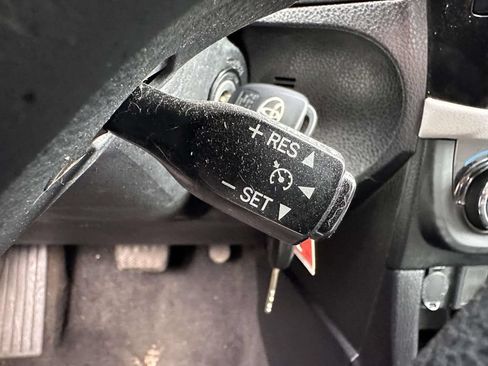 Used 2014 Toyota Corolla LE FWD image 20