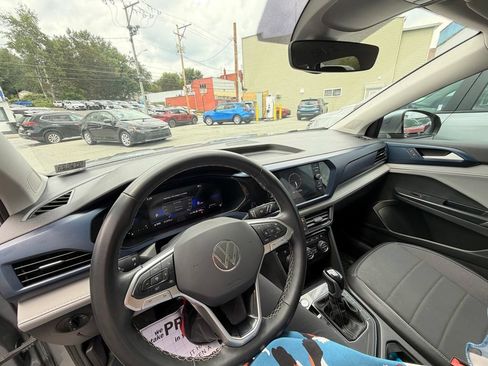 Used 2024 Volkswagen Taos SE FWD image 32