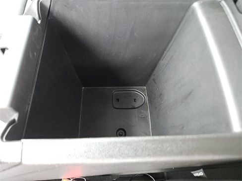 Used 2023 GMC Acadia SLT image 28