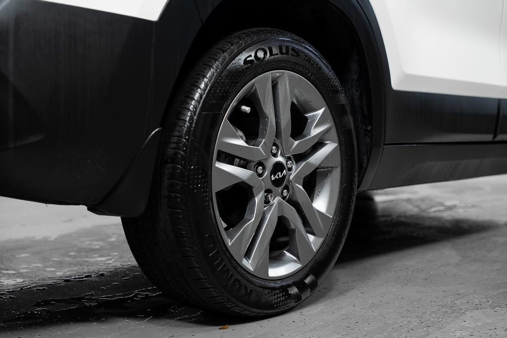 Used 2023 Kia Seltos S FWD image 7