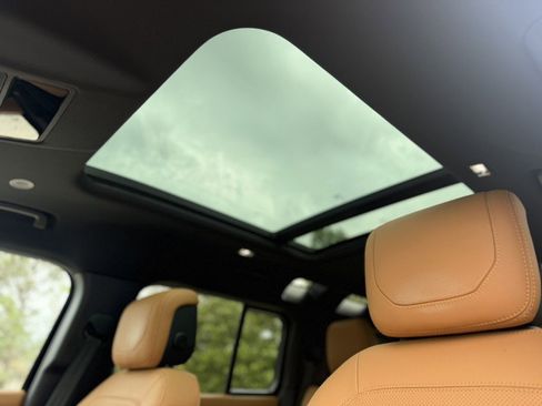 Used 2024 Land Rover Defender 110 V8 image 14