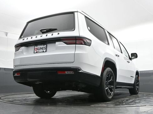 Used 2025 Jeep Wagoneer Series II image 47