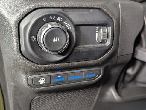 Used 2023 Jeep Wrangler Unlimited Sahara AWD/4WD image 15